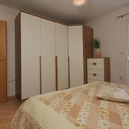 For Families With Children Kastel Stafilic, Kastela - 23058 Apartment