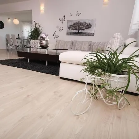 Apartment For Families With Children Kastel Stafilic, Kastela - 23058